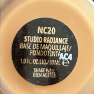 MAC Cosmetics Studio Radiance Foundation NC20